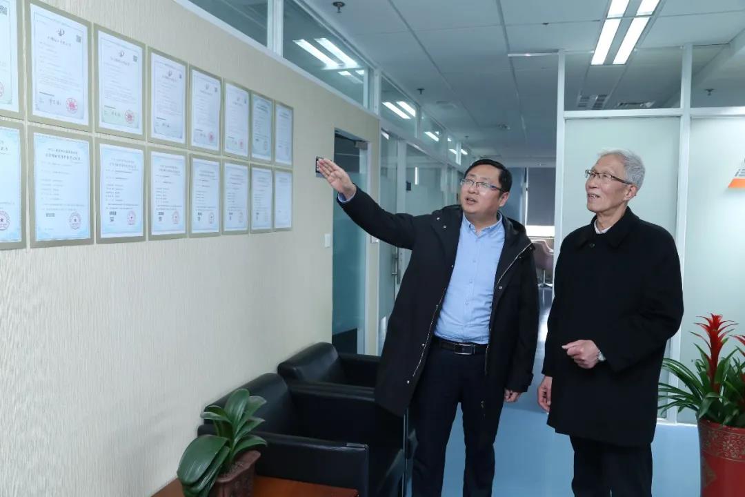 市教委學(xué)生事務(wù)中心、成才與就業(yè)編輯部、上海市創(chuàng)業(yè)基金會（EFG）、覺群文教基金會領(lǐng)導(dǎo)蒞臨颯智指導(dǎo)(圖6)